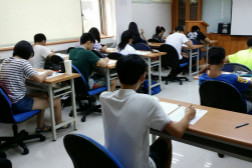 天下留學中心-每個國際高中交換學生都必須參加ELTiS英語測驗